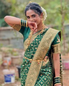 Amruta Dhongade Most Liked Photos and Posts