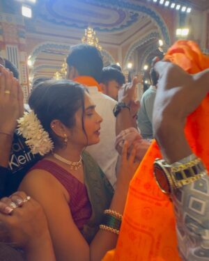 Amruta Dhongade Instagram - गणपती बाप्पा मोरया 🙏🏻♥️
यंदाचा गणेशोत्सव खुप खास आहे 🤗🙏🏻
Thank u bappa for all this ☺️🙌
And also thanks to @chetanraikar @d_dazzling.smile @nileshrathi03 ☺️
Hair by my dear friend - @sheetal_hair_artist ♥️
.
.
#amrutadhongade #amrutadhongadeofficial #amrutadhongadefc #amrutadhongade_official #amrutadhongdeoffical #dhongade #dhongadeamruta #ganpatibappamorya_