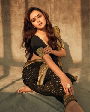 Amruta Khanvilkar Instagram - #happymakarsankranti