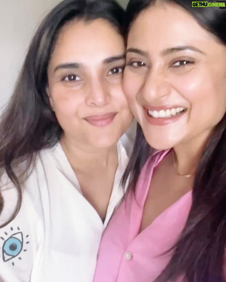 Amrutha Iyengar - 197.7K Likes - Met my Q after agesssss ❤️💌🫠 @divyaspandana
PS (screaming inside calm outside)