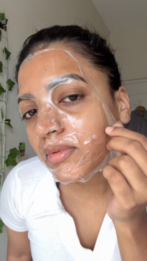 Amrutha Saju Instagram - DISCLAIMER: Don’t be scared of my masked face, it’s just for fun/skincare purposes!