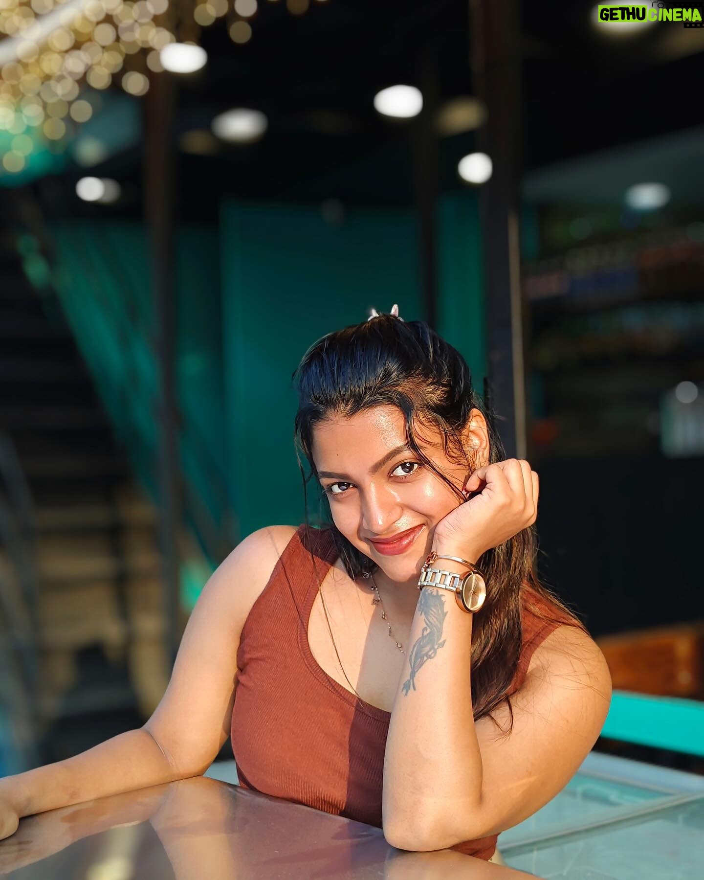 Amrutha Saju - 14.6K Likes - 🤍🐌👜🤎
📸 @kedarhist_