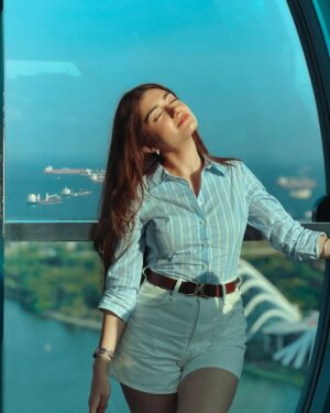 Amulya Rattan Instagram - Always a girl who loves seeing the world✨🧳
.
.
.
#amulyarattan #singapore