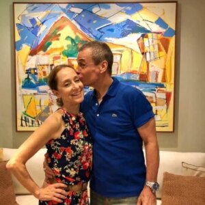 Ana Botafogo Instagram - Hoje é dia de celebrar a vida de um grande amigo e parceiro de longa data, Carlinhos de Jesus! 🎉

Carlinhos, sua energia, talento e dedicação à dança são inspiração para todos que têm o privilégio de estar ao seu lado. Que seu dia seja repleto de alegria, amor e muitas celebrações – do jeitinho que você merece!

Obrigada por compartilhar tantos momentos especiais comigo ao longo dos anos. Feliz aniversário, meu amigo querido! ❤️

#FelizAniversário #CarlinhosDeJesus #Amizade #Dança #Celebrar
