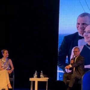Ana Botafogo Instagram - Hoje é dia de celebrar a vida de um grande amigo e parceiro de longa data, Carlinhos de Jesus! 🎉

Carlinhos, sua energia, talento e dedicação à dança são inspiração para todos que têm o privilégio de estar ao seu lado. Que seu dia seja repleto de alegria, amor e muitas celebrações – do jeitinho que você merece!

Obrigada por compartilhar tantos momentos especiais comigo ao longo dos anos. Feliz aniversário, meu amigo querido! ❤️

#FelizAniversário #CarlinhosDeJesus #Amizade #Dança #Celebrar