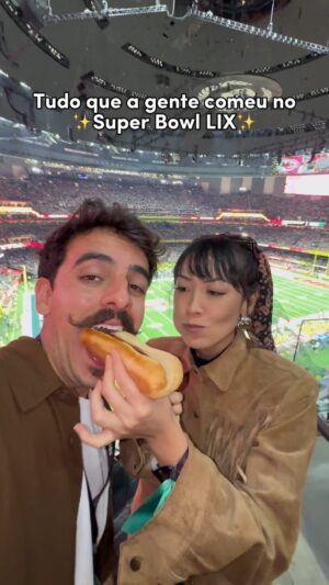 Ana Hikari Instagram - Reviews do Mustache 569 - Tudo que a gente comeu no Super Bowl LIX, desde a saída até a volta para o hotel 

Encerrando essa viagem FODA que fizemos com a @nflbrasil e @marriottbonvoy 🥵 Será que demos prejuízo no open food? 

É rapeize, até tem vida mais barata, mas não presta muito não! 

E pra não falarem que não vivemos a experiência raiz, aproveitamos pra experimentar também a comida do estádio, que tava daquele jeito 👌🏼