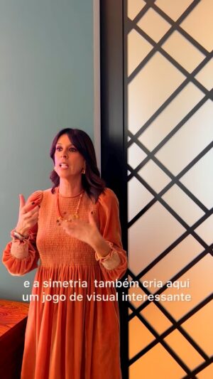Ana Marques Instagram - Ora aqui vai mais um vídeo desta casa que tenho vindo a mostrar-vos no último mês. 
Um detalhe importante que pode ser uma boa solução para os apartamentos novos, muitos deles com as cozinhas totalmente abertas. 

Já estou a gravar novos vídeos, em novas casas, com novas abordagens estéticas… assim vocês continuem a gostar e a seguir 💪♥️

Ah, já sei que me vão perguntar também… o vestido é da @manoush_officiel 

#am #anamarques #apresentadora 
#casacomigo #deco #decoracao #interiores #casa #arquitectura #design #lifestyle #espaco #ambiente #mobiliario #arte #programa #atelier #estudio #brancosobrebranco #projecto