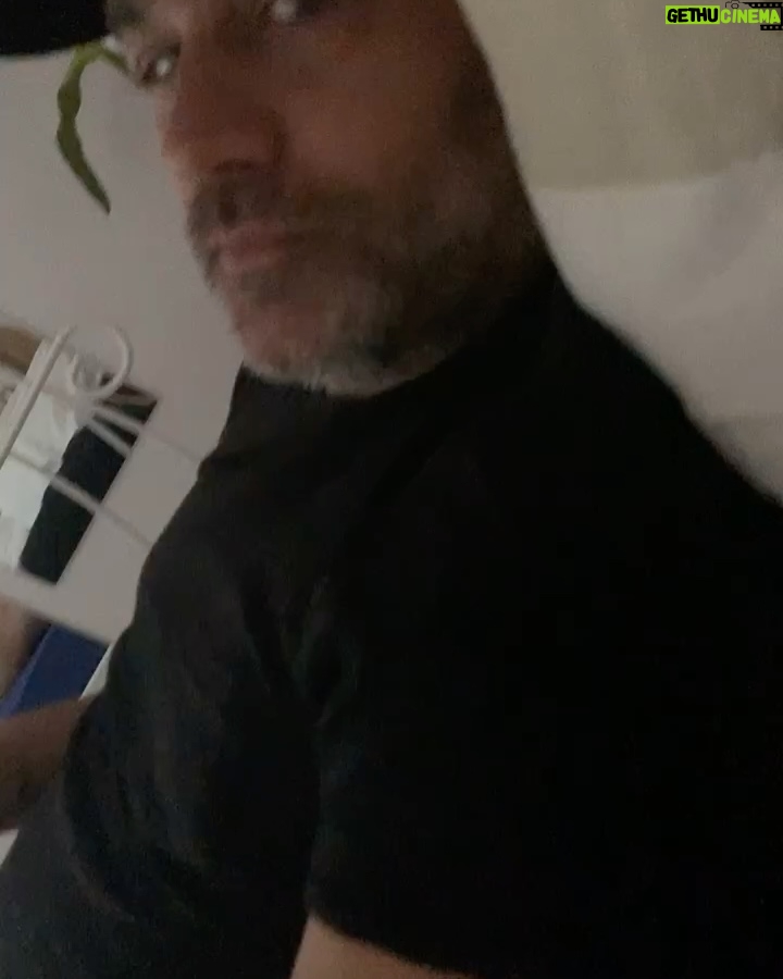 Ana Pauls - 27.7K Likes - Feliz cumple Gastee de mi cuore!
Rey de la espuma, de las fiestas pileteras, de las caídas y las levantadas, del Botox en los labios, de los espejos, del amor, de la hermandad.
Que buenardo reencontrarnos en la pista de baile. Te extrañaba
Que tengas un año a tu altura. Grandioso y gracioso.
Te amo y te regalo lo mejor que alguien podría recibir. Mi presencia en tu vida. Invaluable. El presupuesto tampoco daba para más. Y el lugar donde iba a comprar tu regalo está cerrado hasta el 20.
Que este año nos encuentre como corresponde, bailando y celebrando la vida en toda su intensidad.
Brindo por vos, por tu magia y un año de muchos abrazos presenciales.
Te amamos Gasturri ❤️