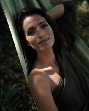 Ana Varela Instagram - Às vezes, o resultado não é aquele que esperamos. Parece que o caminho retrocede, que os avanços estão ameaçados, e que as conquistas já alcançadas estão em risco.

Podemos não controlar tudo o que acontece à nossa volta, mas continuamos a controlar as nossas ações e o impacto que desejamos criar!! Mais do que nunca, precisamos uns dos outros, precisamos de otimismo e precisamos de coragem para manter os nossos olhos no horizonte.

Se o caminho mudou, a nossa direção não precisa mudar com ele!

#eleiçõesamericanas #esperançaemtemposderetocesso