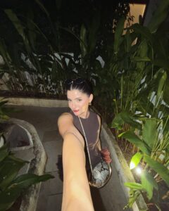 Actress Anahita Bhooshan HD Photos and Wallpapers February 2025