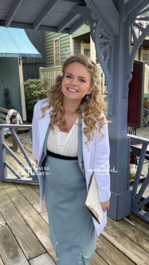 Andrea Brooks Instagram - Hey #Hearties, the cast of When Calls the Heart has a special message for you! 💜
