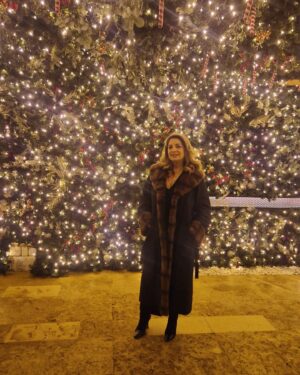 Angela Gerekou Instagram - It's beginning to look a lot like Christmas 🎄 ✨️
 #AngelaGerekou