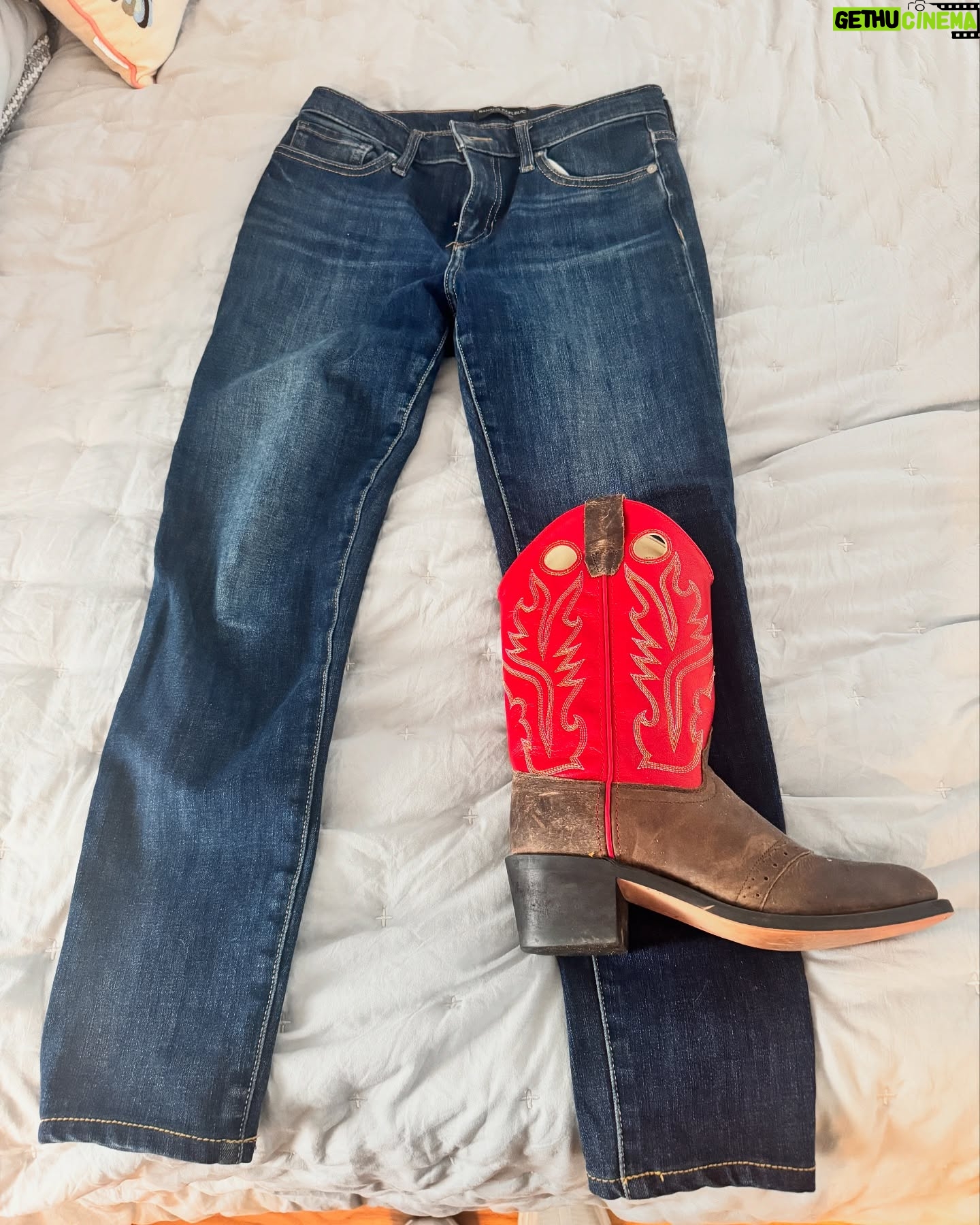 Angela Kinsey - 123.8K Likes - 1. I don’t know who made this but thank you! I love it! 2. Prepping for a movie! I get to wear my own boots! Yeehaw! 3. ❤️ 4. Buster being Buster. 5. Sass.