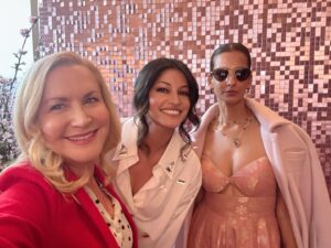 Angela Kinsey Instagram - What a wonderful day celebrating my amazingly talented friend @mindykaling getting her STAR on the @hwdwalkoffame !! Mindy, I still remember the first time I met you and how you lit up the room. I knew you were going to do so many great things! Congratulations! So proud of you! Love you! ❤️🌟 And thx @rachelleblanco & @jaimemaloney_ for the zhush!