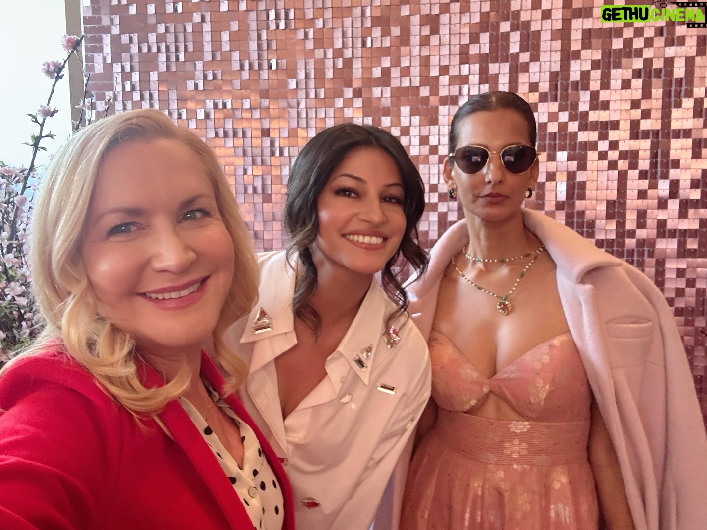 Angela Kinsey - 109.3K Likes - What a wonderful day celebrating my amazingly talented friend @mindykaling getting her STAR on the @hwdwalkoffame !! Mindy, I still remember the first time I met you and how you lit up the room. I knew you were going to do so many great things! Congratulations! So proud of you! Love you! ❤️🌟 And thx @rachelleblanco & @jaimemaloney_ for the zhush!
