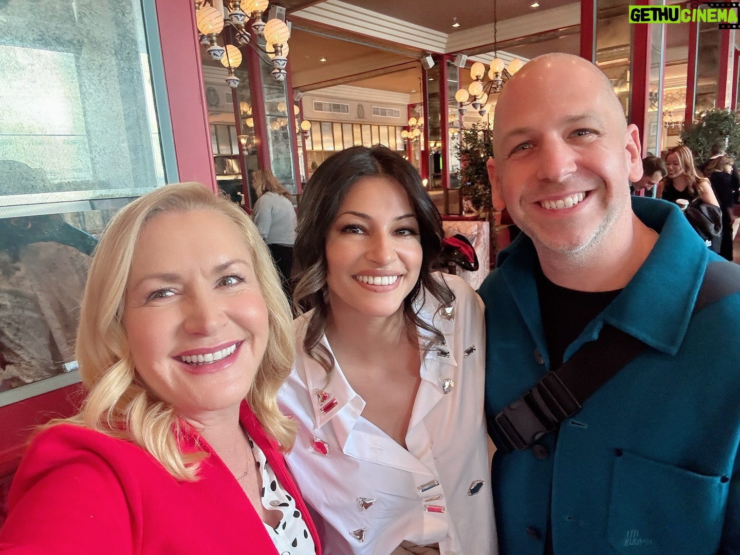 Angela Kinsey - 109.3K Likes - What a wonderful day celebrating my amazingly talented friend @mindykaling getting her STAR on the @hwdwalkoffame !! Mindy, I still remember the first time I met you and how you lit up the room. I knew you were going to do so many great things! Congratulations! So proud of you! Love you! ❤️🌟 And thx @rachelleblanco & @jaimemaloney_ for the zhush!