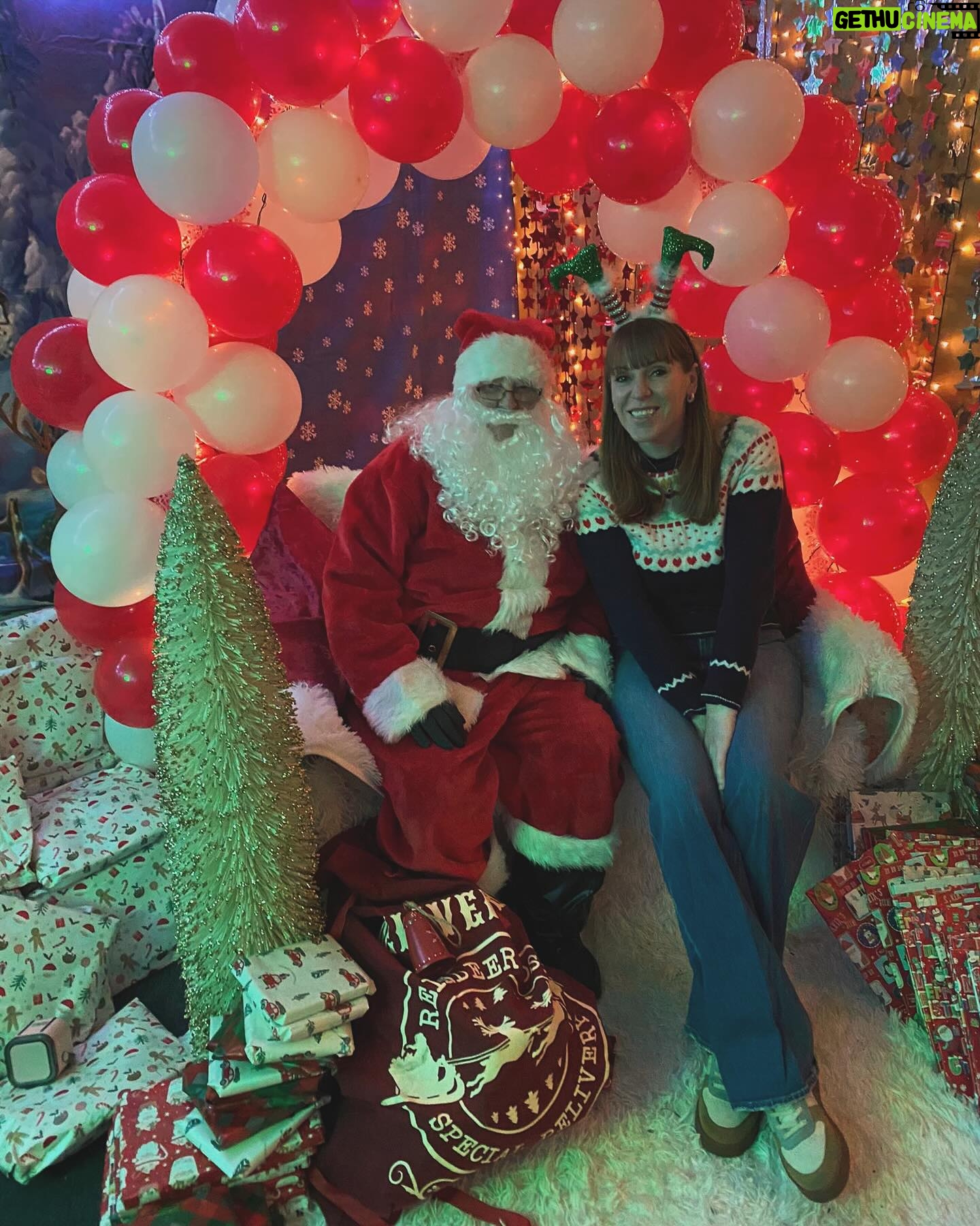 Angela Rayner - 4.4K Likes - Grotto Fabulous! 💅 🎄
#christmas #santa #grotto