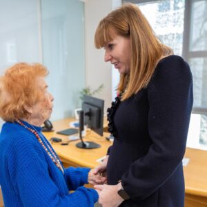 Angela Rayner Instagram - It was truly an honour to meet Eve Kugler BEM , a survivor of the Holocaust and hear her extraordinary story. 
 
Her words were powerful and a reminder that it’s not enough to just remember — we also need to have the courage to stand up against racism and hatred in all its forms. 
 
#HMD2025 #holocaustsurvivor #holocaustmemorialday