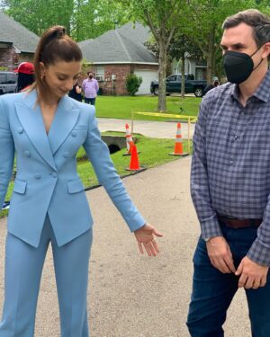 Angela Sarafyan Instagram - Grateful for the memories, the lessons and good times! 

A House on the Bayou is out today! 

Shout out to the amazing crew in New Orleans. Thank you for making this special! xo

Now streaming: @paramountmovies @epix