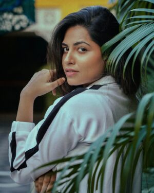 Angelin B Instagram - Got some Aron Chupa energy !
📸 @hari_babuu 

#angelin #vjangelin #anchorangelin #new #trendingreels #trendingpost