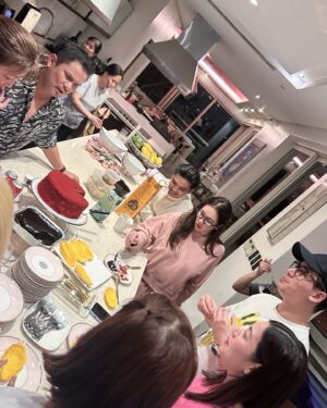 Angeline Quinto Instagram - Thank you so much to Ms. Reg and Sir Ogie for a night of shared stories, love, and laughter 🥰🙏🏻❤️ @reginevalcasid @ogiealcasid 

@eriksantos @yeng @mariajolina_ig @kylaalvarez @klarissedguzman @jasondy