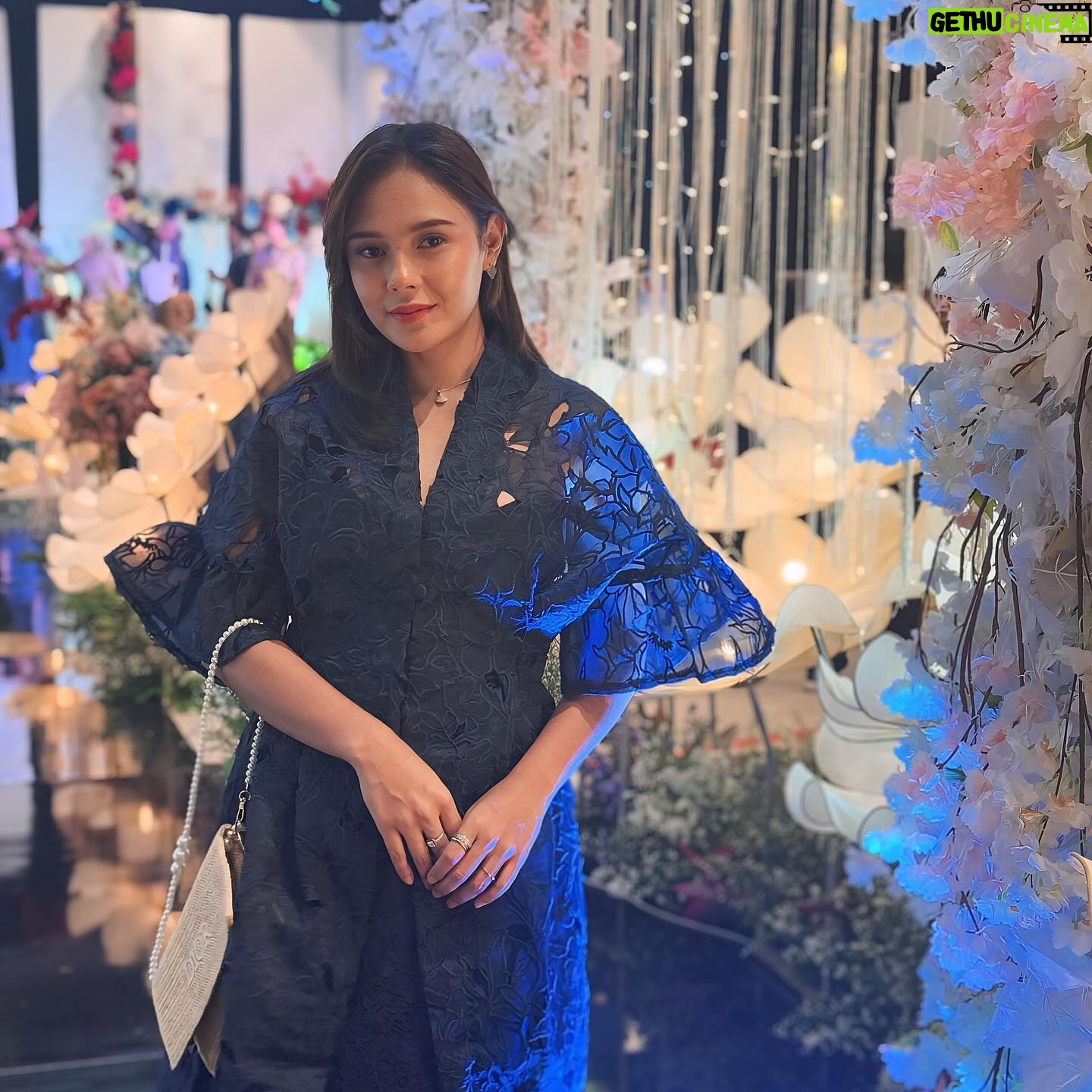 Angie Ang - 1.7K Likes - Would you be my plus one? 💙🫵🏼