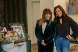 Anila Sajja Instagram - Thank you @zinovations for hosting our Stroll The Manor January event! Happy 1 year anniversary! It was a blast celebrating you! Go visit Michelle and Dr Zinney for ALLLL the things 💫💫
Supporting local is what Stroll @thestrollmag is ALL about! 🥂🫶🏻
#strollthemanor #thestrollmag