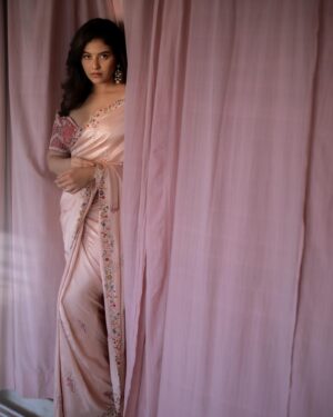 Anjali Instagram - Saree love forever 💗