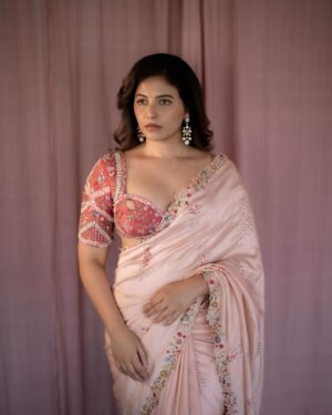 Anjali Instagram - 🌷

Styling @manogna_gollapudi
Saree @shashagabaofficial
Earrings @petalsbyswathi
Makeup @makeupbyradhikadave
Hairstyle @crafted_hair_by_her
Photographer @parvathamsuhasphotography
Team @meghanasrinivas_
@laavanyahh__ 

#saree #love #elegance #purejoy #sunshine #mood #lifeisbeautiful #happy #weekend