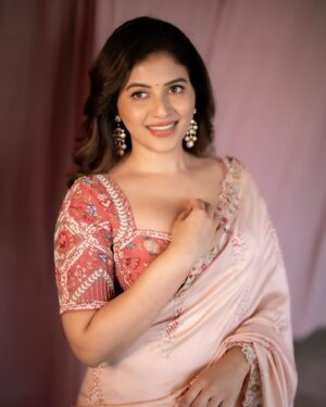 Anjali Instagram - 🌷

Styling @manogna_gollapudi
Saree @shashagabaofficial
Earrings @petalsbyswathi
Makeup @makeupbyradhikadave
Hairstyle @crafted_hair_by_her
Photographer @parvathamsuhasphotography
Team @meghanasrinivas_
@laavanyahh__ 

#saree #love #elegance #purejoy #sunshine #mood #lifeisbeautiful #happy #weekend