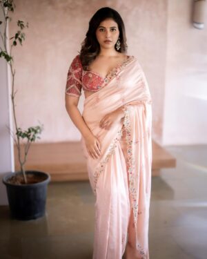 Anjali Instagram - 🌷

Styling @manogna_gollapudi
Saree @shashagabaofficial
Earrings @petalsbyswathi
Makeup @makeupbyradhikadave
Hairstyle @crafted_hair_by_her
Photographer @parvathamsuhasphotography
Team @meghanasrinivas_
@laavanyahh__ 

#saree #love #elegance #purejoy #sunshine #mood #lifeisbeautiful #happy #weekend