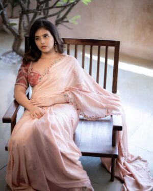 Anjali Instagram - 🌷

Styling @manogna_gollapudi
Saree @shashagabaofficial
Earrings @petalsbyswathi
Makeup @makeupbyradhikadave
Hairstyle @crafted_hair_by_her
Photographer @parvathamsuhasphotography
Team @meghanasrinivas_
@laavanyahh__ 

#saree #love #elegance #purejoy #sunshine #mood #lifeisbeautiful #happy #weekend
