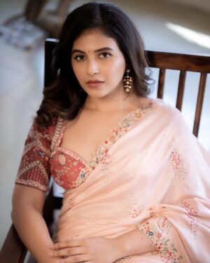 Anjali Instagram - 🌷

Styling @manogna_gollapudi
Saree @shashagabaofficial
Earrings @petalsbyswathi
Makeup @makeupbyradhikadave
Hairstyle @crafted_hair_by_her
Photographer @parvathamsuhasphotography
Team @meghanasrinivas_
@laavanyahh__ 

#saree #love #elegance #purejoy #sunshine #mood #lifeisbeautiful #happy #weekend