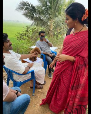 Anjali Instagram - #parvathy as a role in gamechanger is very dear to my heart, a Courageous role that chiseled me everyday. She fights for the Righteous, an innocent soul who believes in questioning the system. Now the time has come for me to travel ahead with dear memories and thoughts of Parvathy ❤️🧿 

#parvathy #gamechanger #gratitude #bts #shootingdiaries #reellife #happy #sunday