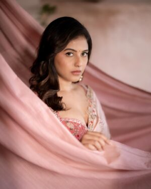 Anjali Instagram - Saree love forever 💗