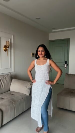 Anjali Tatrari Instagram - Just pure joy of dancing to this track 🥹🤍

Choreography - @mr.kiranj 😍 How graceful are you🥰

#anjalitatrari #dance #trend #madhuridixit #dancer #bollywood