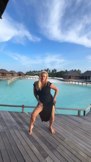 Anna Semenovich Instagram - Это был чудесный отдых , пора возвращаться домой ❤️ Впереди столько интересных проектов и сюрпризов для вас 😉 
#порадомой #отпуск #танцы