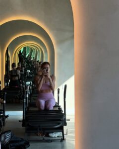 Actress Anna Todd HD Photos and Wallpapers February 2025