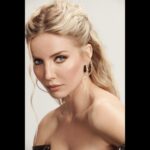 Annabelle Wallis