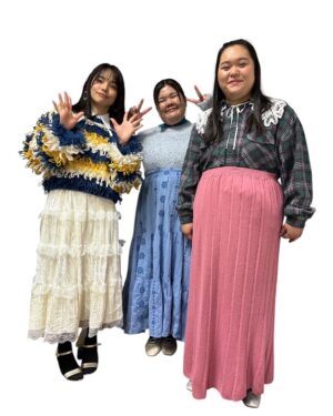 Anri Instagram - 👗いろいろ✨

①
わたし
outer @nugu__official  @nugu.pressroom @among_seoul 
cardigan @nugu__official @nugu.pressroom 

②
はるちゃん @kiriyaharuka 
knit，skirt @rose_shimokitazawa 
田辺さん @chikaxxsweet 
knit @little_trip_to_heaven 
わたし
cardigan @little_trip_to_heaven 
shirt @topofthehill_koenji 

③
はるちゃん
knit @rose_shimokitazawa 
田辺さん
knit @rose_shimokitazawa 

accessory @gmommy__

④
はるちゃん
knit @grapefruitmoon_koenji 
skirt @sollon_official 
わたし
shirt @lanan_select 
knit @sollon_official 
田辺さん
shirt @furugiya_jam_official 

⑤
はるちゃん
skirt @big_time_koenji 
田辺さん
best @little_trip_to_heaven 

⑥
はるちゃん
jacket，inner @topofthehill_koenji 
田辺さん
knit @lanan_select 
blouse @rose_shimokitazawa 
わたし
one-piece @lanan_select 

⑦
わたし
knit @lanan_select 

⑧
はるちゃん
blouse @aileen_by_groggrog_vintage 
cardigan @big_time_koenji 
田辺さん
knit @big_time_koenji 
skirt @aileen_by_groggrog_vintage 
わたし
best @little_trip_to_heaven_koenji 
skirt @big_time_koenji