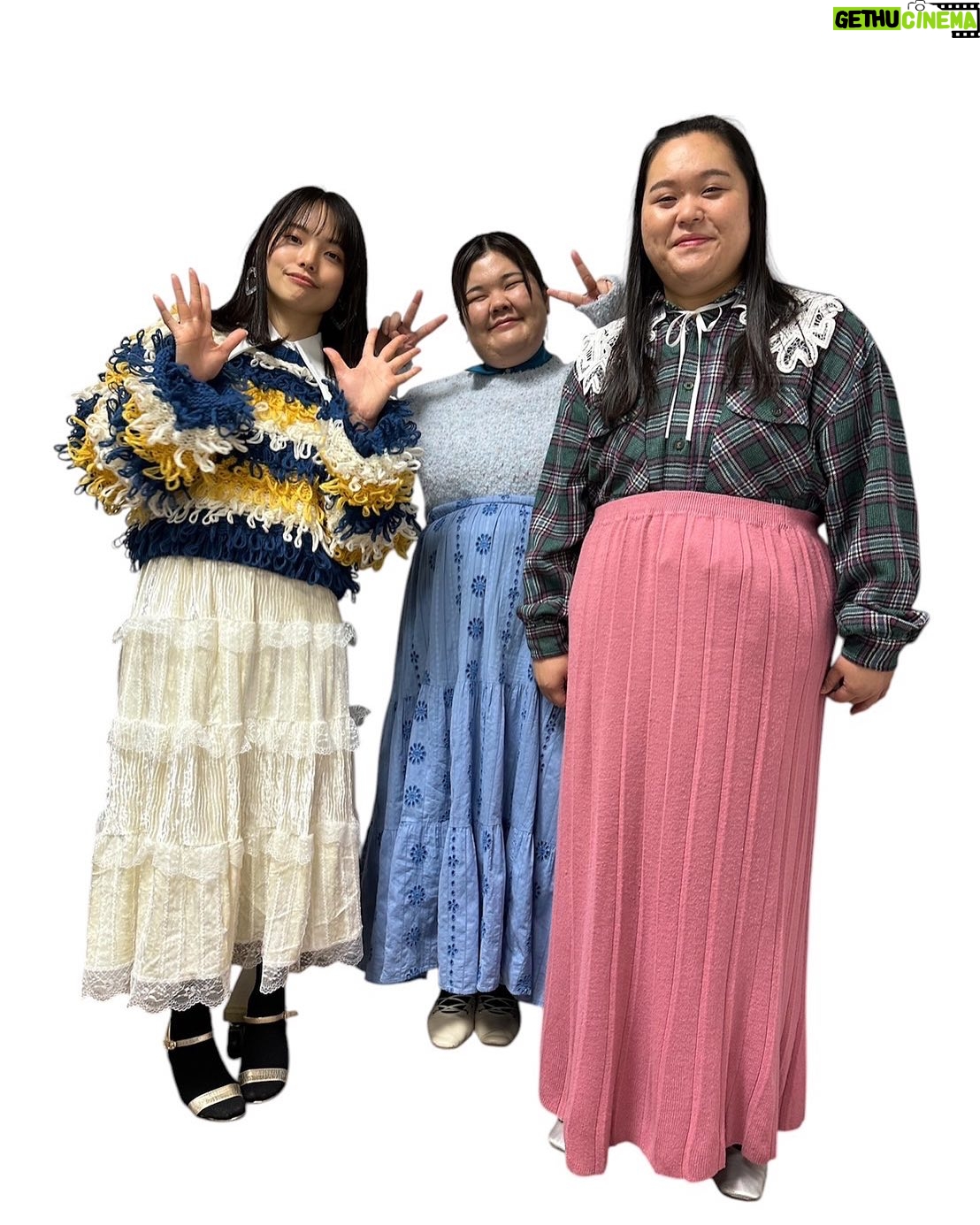 Anri - 3.2K Likes - 👗いろいろ✨

①
わたし
outer @nugu__official  @nugu.pressroom @among_seoul 
cardigan @nugu__official @nugu.pressroom 

②
はるちゃん @kiriyaharuka 
knit，skirt @rose_shimokitazawa 
田辺さん @chikaxxsweet 
knit @little_trip_to_heaven 
わたし
cardigan @little_trip_to_heaven 
shirt @topofthehill_koenji 

③
はるちゃん
knit @rose_shimokitazawa 
田辺さん
knit @rose_shimokitazawa 

accessory @gmommy__

④
はるちゃん
knit @grapefruitmoon_koenji 
skirt @sollon_official 
わたし
shirt @lanan_select 
knit @sollon_official 
田辺さん
shirt @furugiya_jam_official 

⑤
はるちゃん
skirt @big_time_koenji 
田辺さん
best @little_trip_to_heaven 

⑥
はるちゃん
jacket，inner @topofthehill_koenji 
田辺さん
knit @lanan_select 
blouse @rose_shimokitazawa 
わたし
one-piece @lanan_select 

⑦
わたし
knit @lanan_select 

⑧
はるちゃん
blouse @aileen_by_groggrog_vintage 
cardigan @big_time_koenji 
田辺さん
knit @big_time_koenji 
skirt @aileen_by_groggrog_vintage 
わたし
best @little_trip_to_heaven_koenji 
skirt @big_time_koenji