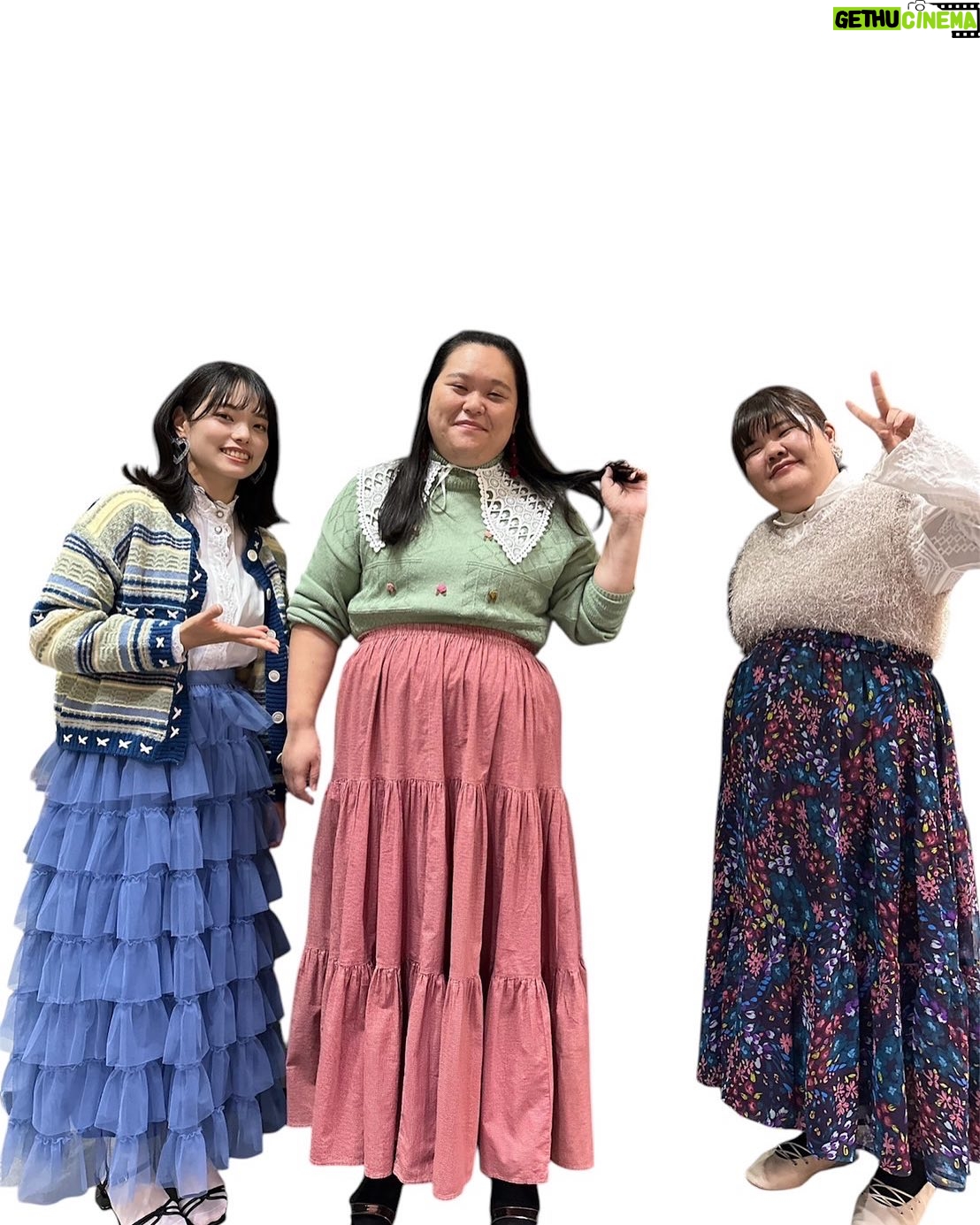 Anri - 3.2K Likes - 👗いろいろ✨

①
わたし
outer @nugu__official  @nugu.pressroom @among_seoul 
cardigan @nugu__official @nugu.pressroom 

②
はるちゃん @kiriyaharuka 
knit，skirt @rose_shimokitazawa 
田辺さん @chikaxxsweet 
knit @little_trip_to_heaven 
わたし
cardigan @little_trip_to_heaven 
shirt @topofthehill_koenji 

③
はるちゃん
knit @rose_shimokitazawa 
田辺さん
knit @rose_shimokitazawa 

accessory @gmommy__

④
はるちゃん
knit @grapefruitmoon_koenji 
skirt @sollon_official 
わたし
shirt @lanan_select 
knit @sollon_official 
田辺さん
shirt @furugiya_jam_official 

⑤
はるちゃん
skirt @big_time_koenji 
田辺さん
best @little_trip_to_heaven 

⑥
はるちゃん
jacket，inner @topofthehill_koenji 
田辺さん
knit @lanan_select 
blouse @rose_shimokitazawa 
わたし
one-piece @lanan_select 

⑦
わたし
knit @lanan_select 

⑧
はるちゃん
blouse @aileen_by_groggrog_vintage 
cardigan @big_time_koenji 
田辺さん
knit @big_time_koenji 
skirt @aileen_by_groggrog_vintage 
わたし
best @little_trip_to_heaven_koenji 
skirt @big_time_koenji