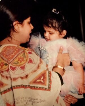 Anshula Kapoor Instagram - Happy birthday Ma ❤️
You would have been 61 today. Haven’t cut a cake with you on your birthday since 2008… it’s been so long, with each year I come close to forgetting the look on your face every time we sang happy birthday.. Miss you everyday Ma - your laugh, your tight hugs, the safety I felt just being in the same room as you. Wish I could hug you just one more time. 
I hope you’re feasting on dahi kadhi, fish curry & rice today.. I hope you’re smiling your biggest smile today from wherever you are, I hope you keep loving us and watching over us from where ever you are.. because on some days, it’s just this hope that keeps bhai and I going.. Love you always & forever 🤍♾️