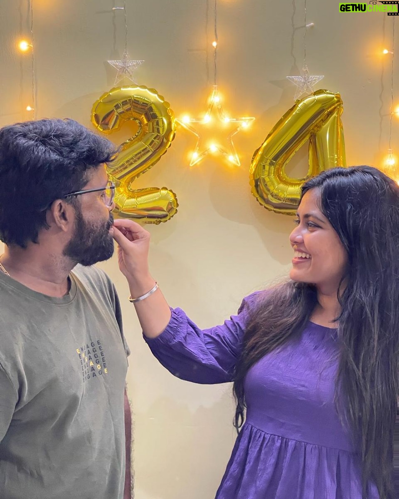 Anu Anand - 9.9K Likes - Happy birthday to my super hero, my dad ♥️♥️♥️♥️
Love you achaaaaa ♥️♥️♥️