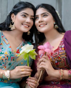 Anu Kanu Instagram - Two of a Kind💜🩵

Cinematography- Ravindu Aberathna 
Production Assistant - Naveen Thilanka 
Costume- H & H bridal Dresses 
HMUA - Iresha Mahaarachchi
Location- Roo Mansala Aluthapola 
Photography- Dinush Madushan