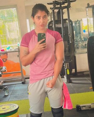 Anuja Mule Instagram - रूबाब🔥🙌💯 

#insta #instagood #instagram #reels #reelsinstagram #viral #viralvideos #viralpost #viralphotos #viralphot #instaphoto #photooftheday #gymday #gymrat #gymmotivation #powergirl