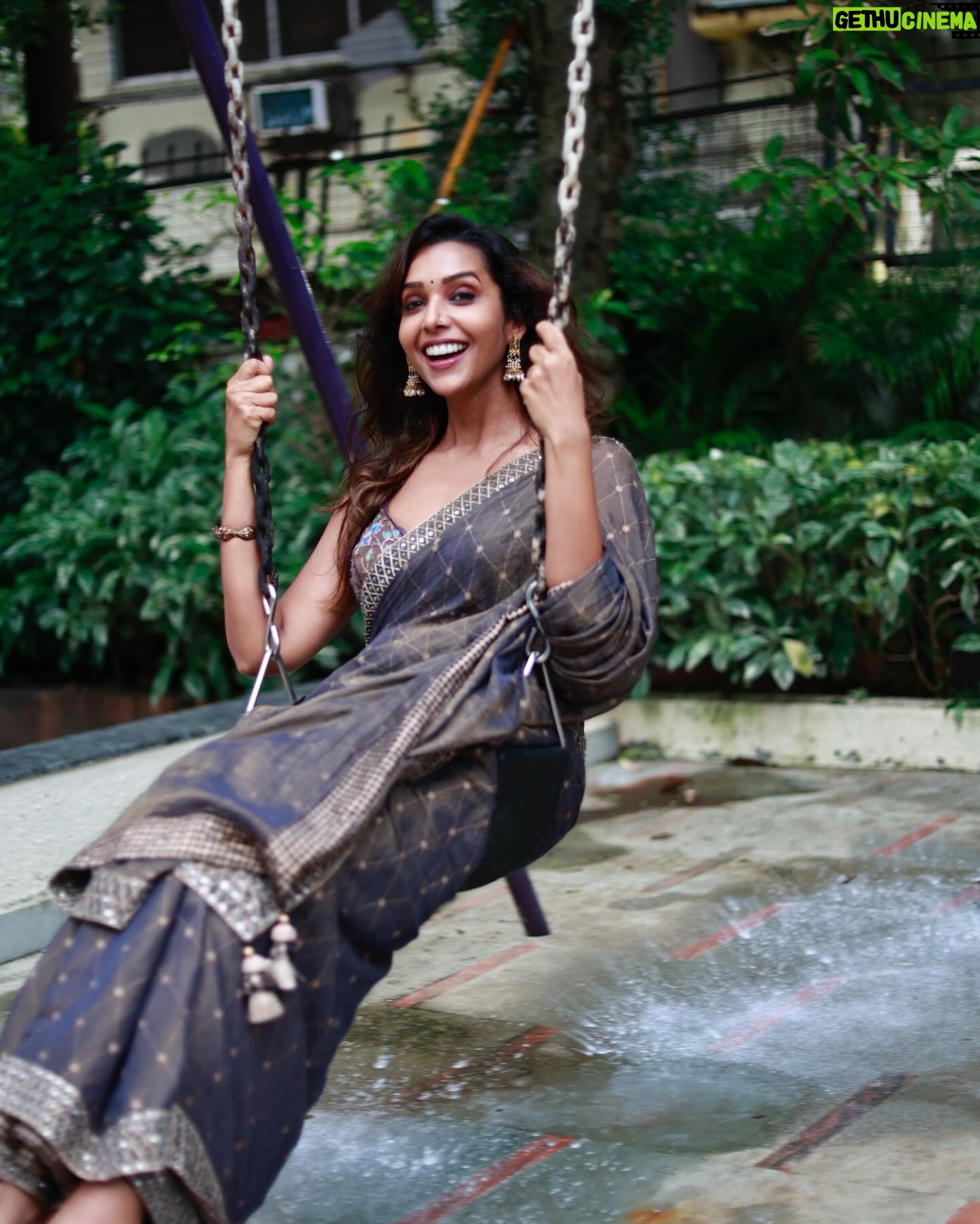 Anupriya Goenka - 29K Likes - Happy 2025 everyone.
May 2025, see us be the best versions of ourselves so far. May it be easy on us and teach us lessons softly. May we feel deep connections and love and support, throughout this year. May we find strength and our voice to speak in matters necessary. May we break our patterns. May we be most ready to learn and grow and mostly always tell people around us that they are special.
May we be kind to ourselves and others and find the sweet balance between striving and surrendering.
So many wishes, but mostly that may this be a more peaceful and happy year worldwide.
1st day of 2025 was lovely. Thanks to @viraj2singh @kashmira_irani @captain_akshat (loved our conversations) @yasminqurash @niharikabhasinkhan21, wonderful Kashmiri food and my wonderful sister.. and ofcrse I finally started swing.
I dint get any pictures.. but I have these memories etched on my mind.
Thank you ❤️❤️❤️
Wearing @_shrutisancheti
Photographer @vishwasgonsalves
#newyear #friends #selfcare #love