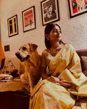 Anusha Viswanathan Instagram - Weddings and all. 💛
.
.
.
#weddingseason #dressedup #love #happiness #golden #mood #sareenotsorry #sareelove #fashion #vintagevibes #aesthetic #travel #lifestyle #instablogger