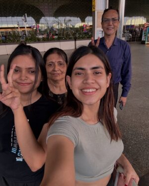Anwesha Mukherjee Instagram - My annual Mumbai therapy #family #mumbai #love