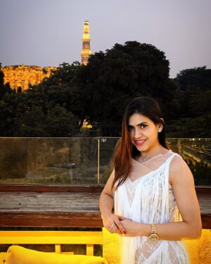 Anwesha Mukherjee Instagram - What’s the No-vember vibe, doston ? #NOnegativeVibe